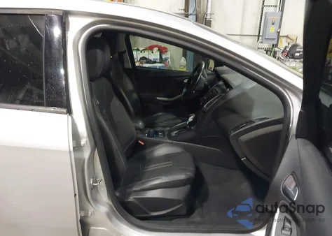 2013 Ford Focus Se z USA, uszkodzony, nr VIN 1FADP3F29DL130828